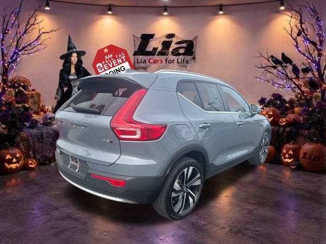 2023 Volvo XC40 B5 Plus Bright Theme