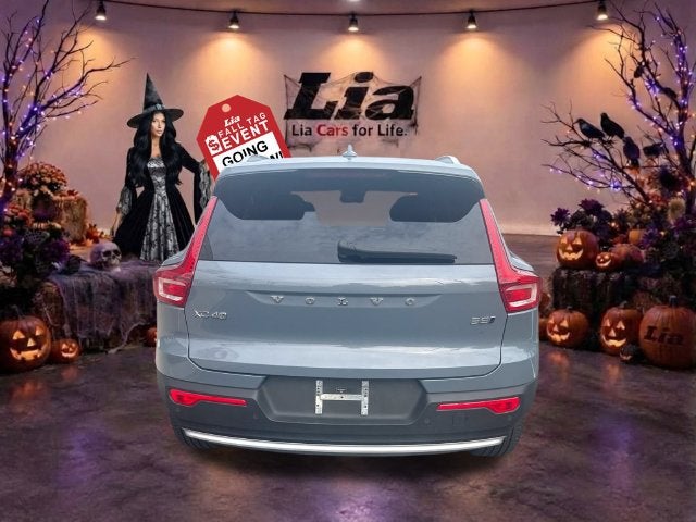 2023 Volvo XC40 B5 Plus Bright Theme