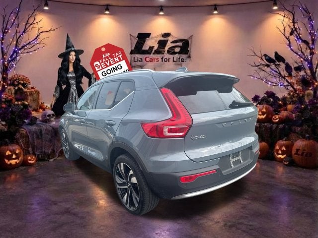 2023 Volvo XC40 B5 Plus Bright Theme