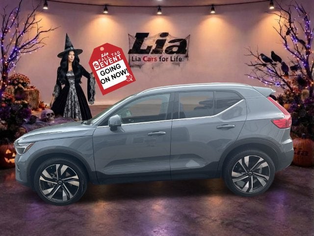 2023 Volvo XC40 B5 Plus Bright Theme